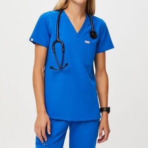 Figs scrub top